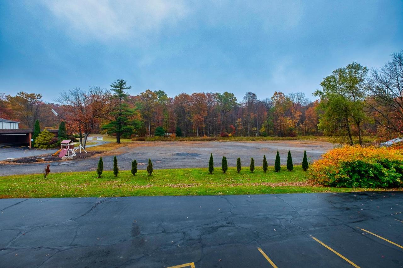 Red Roof Inn & Suites Hazleton Εξωτερικό φωτογραφία