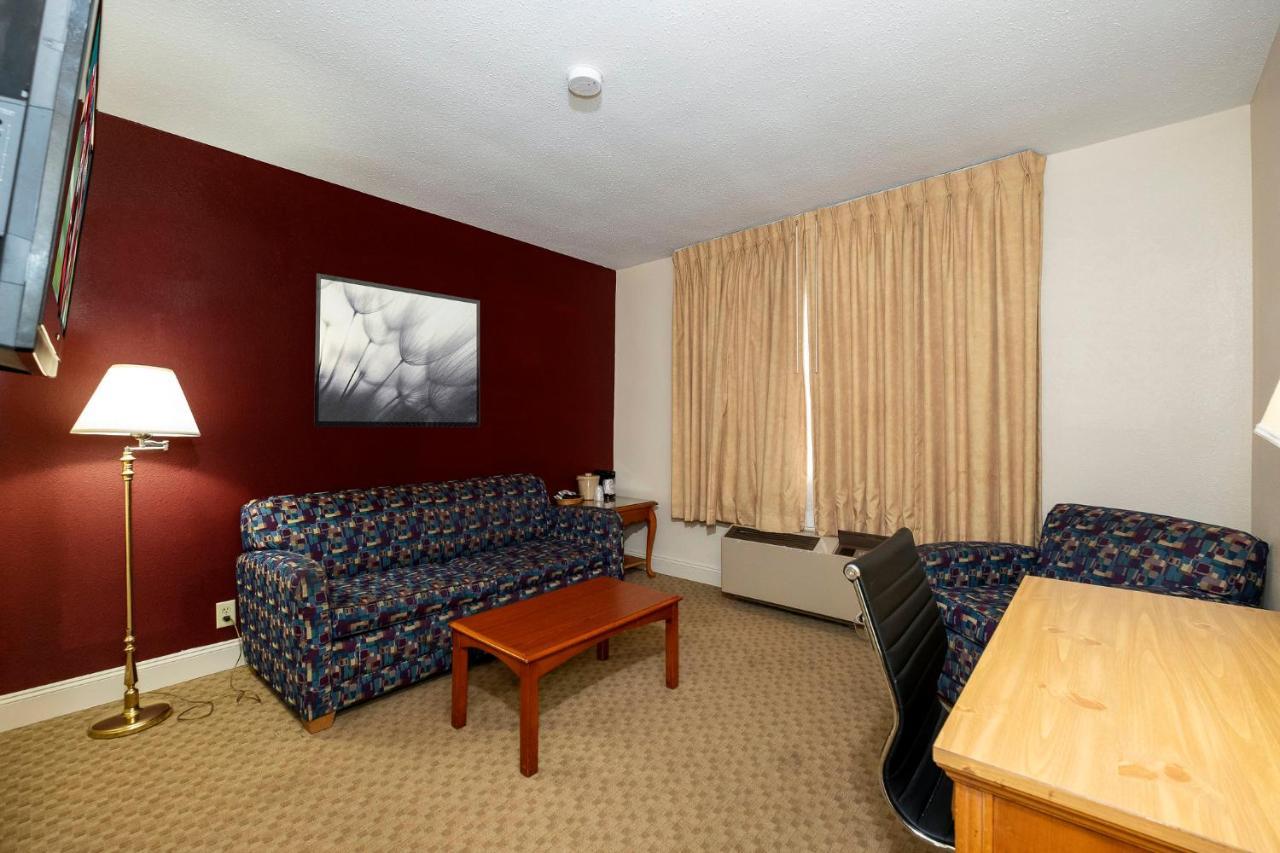 Red Roof Inn & Suites Hazleton Εξωτερικό φωτογραφία