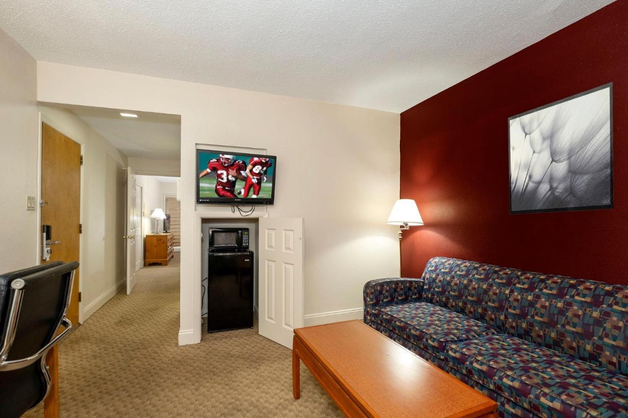 Red Roof Inn & Suites Hazleton Εξωτερικό φωτογραφία